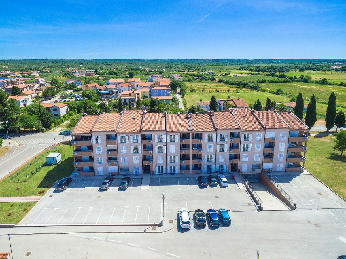 Adriatic Apartments Fažana Exterior foto